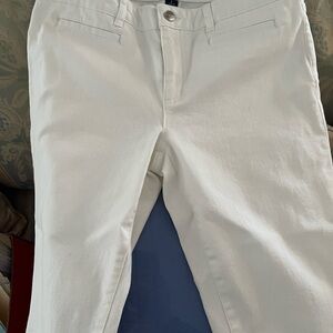 Chaps White jeans. Sz 8. 20" inseam. great condition
